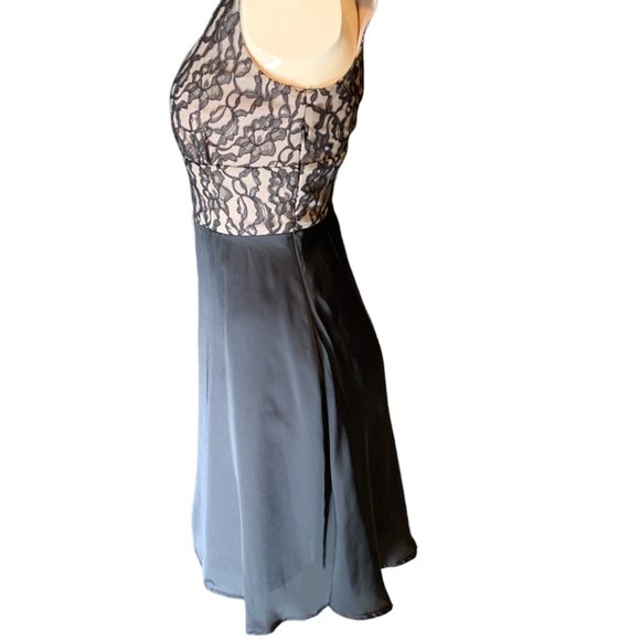 Fredrick’s of Hollywood Sleeveless Lace Dress - Picture 4 of 8